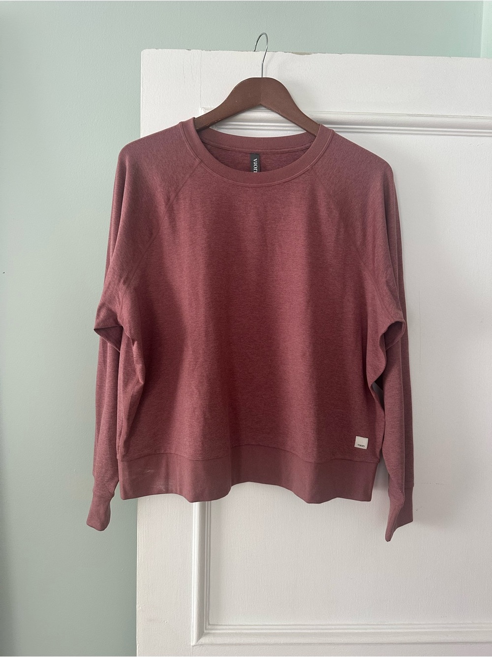 Vuori Halo Crew Pullover DreamKnit Marsala Heather in EUC, like new!